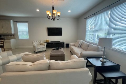 House in Orlando, Florida 4 bedrooms, 302.3 sq.m. № 1802213 - photo 12