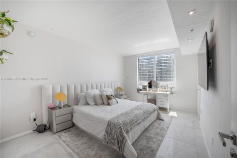 Condo in Miami, Florida, 2 bedrooms  № 1945228 - photo 9