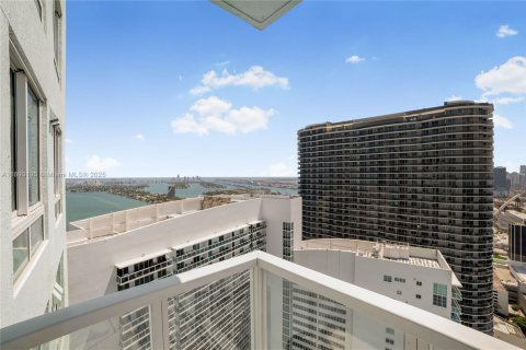 Condo in Miami, Florida, 2 bedrooms  № 1945228 - photo 20