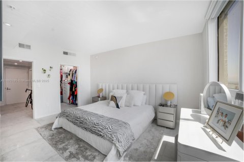 Condo in Miami, Florida, 2 bedrooms  № 1945228 - photo 12