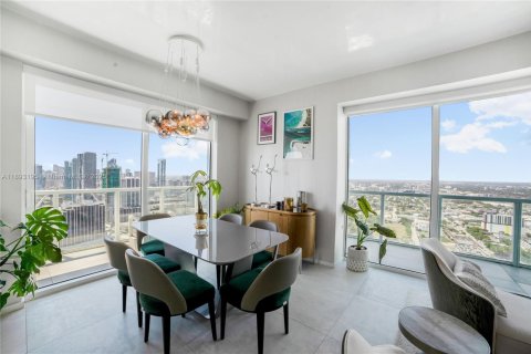 Condo in Miami, Florida, 2 bedrooms  № 1945228 - photo 2