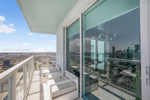 Condo in Miami, Florida, 2 bedrooms  № 1945228 - photo 19