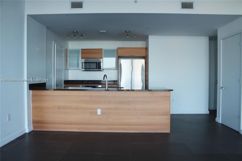 Condo in Miami, Florida, 2 bedrooms  № 1868285 - photo 4