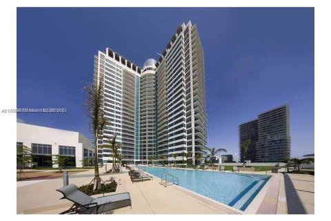 Condo in Miami, Florida, 2 bedrooms  № 1868285 - photo 1