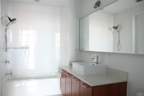 Condo in Miami, Florida, 2 bedrooms  № 1868285 - photo 15