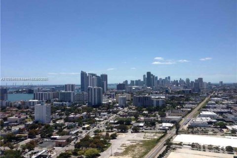 Condo in Miami, Florida, 2 bedrooms  № 1868285 - photo 14