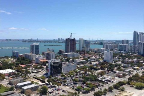Condo in Miami, Florida, 2 bedrooms  № 1868285 - photo 13