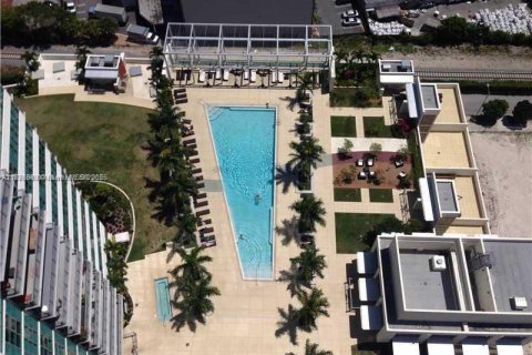 Condo in Miami, Florida, 2 bedrooms  № 1868285 - photo 11