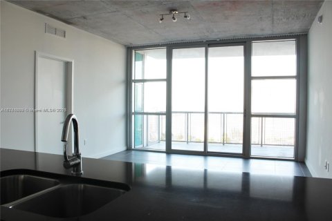 Condo in Miami, Florida, 2 bedrooms  № 1868285 - photo 3