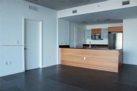Condo in Miami, Florida, 2 bedrooms  № 1868285 - photo 5