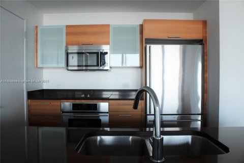 Condo in Miami, Florida, 2 bedrooms  № 1868285 - photo 6
