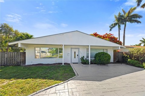 House in Dania Beach, Florida 4 bedrooms, 199.74 sq.m. № 2244160 - photo 3