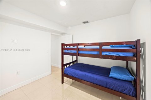 House in Dania Beach, Florida 4 bedrooms, 199.74 sq.m. № 2244160 - photo 23