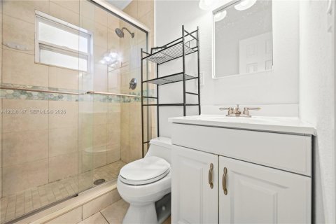 House in Dania Beach, Florida 4 bedrooms, 199.74 sq.m. № 2244160 - photo 22