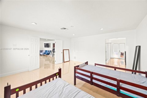House in Dania Beach, Florida 4 bedrooms, 199.74 sq.m. № 2244160 - photo 14