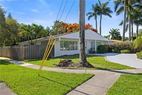 House in Dania Beach, Florida 4 bedrooms, 199.74 sq.m. № 2244160 - photo 4
