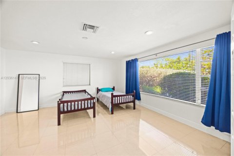 House in Dania Beach, Florida 4 bedrooms, 199.74 sq.m. № 2244160 - photo 13