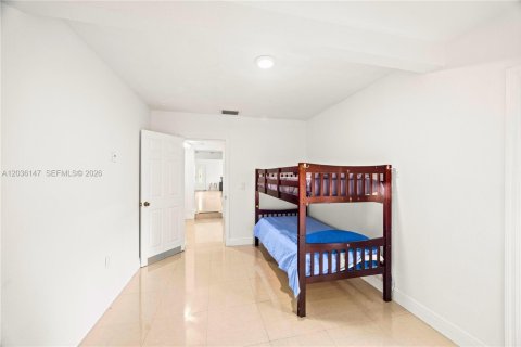 House in Dania Beach, Florida 4 bedrooms, 199.74 sq.m. № 2244160 - photo 21