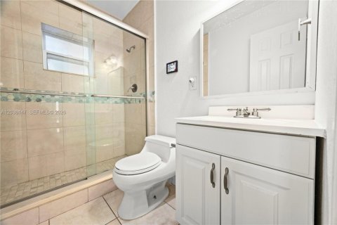 House in Dania Beach, Florida 4 bedrooms, 199.74 sq.m. № 2244160 - photo 25