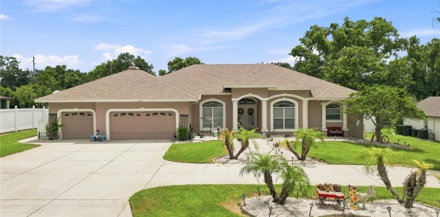 House in Lakeland, Florida 4 bedrooms, 287.53 sq.m. № 2258856