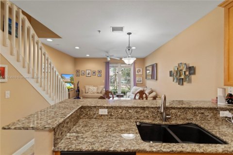Touwnhouse à vendre à Davie, Floride: 2 chambres, 110.09 m2 № 2076997 - photo 13