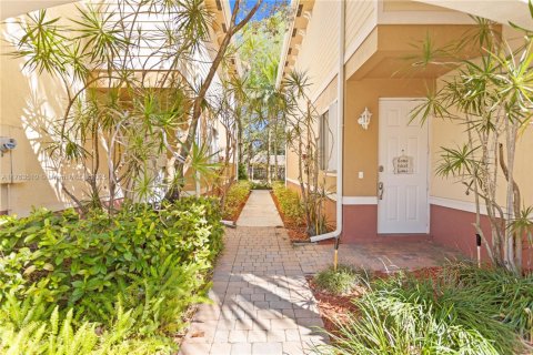 Touwnhouse à vendre à Davie, Floride: 2 chambres, 110.09 m2 № 2076997 - photo 2