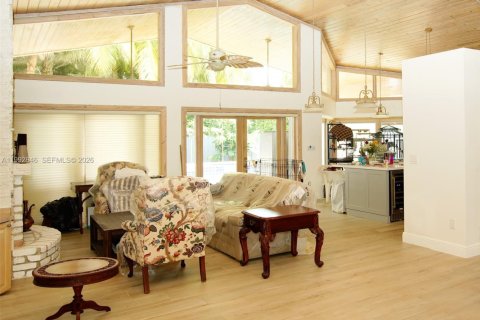Casa en venta en Homestead, Florida, 4 dormitorios, 242.38 m2 № 2056711 - foto 12