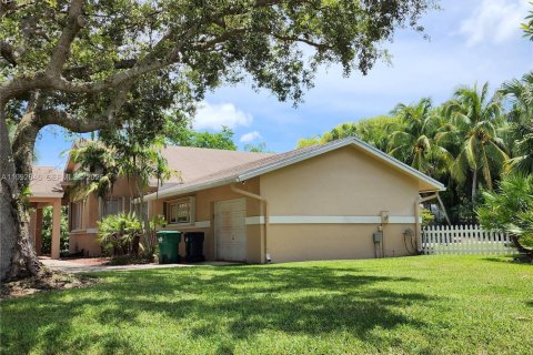 Casa en venta en Homestead, Florida, 4 dormitorios, 242.38 m2 № 2056711 - foto 8