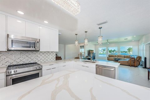 Casa en venta en Saint Petersburg, Florida, 4 dormitorios, 266.72 m2 № 2388215 - foto 16