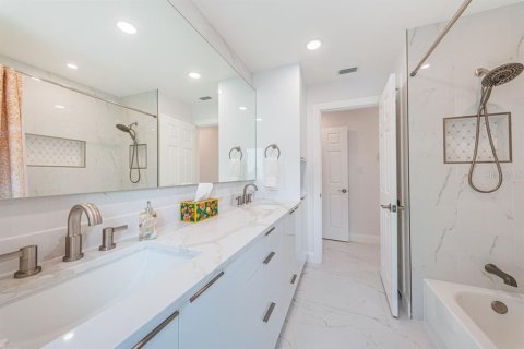 Casa en venta en Saint Petersburg, Florida, 4 dormitorios, 266.72 m2 № 2388215 - foto 27