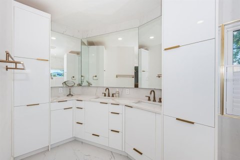 Casa en venta en Saint Petersburg, Florida, 4 dormitorios, 266.72 m2 № 2388215 - foto 20