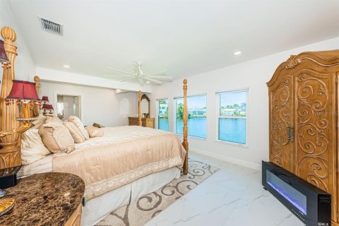 Casa en venta en Saint Petersburg, Florida, 4 dormitorios, 266.72 m2 № 2388215 - foto 17