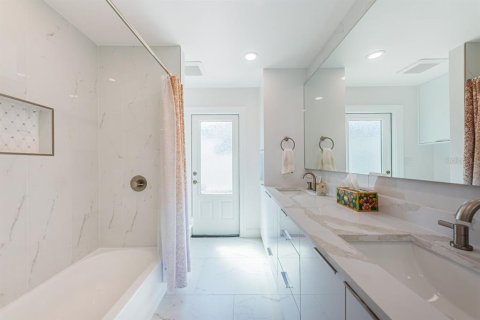 Casa en venta en Saint Petersburg, Florida, 4 dormitorios, 266.72 m2 № 2388215 - foto 26