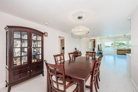 Casa en venta en Saint Petersburg, Florida, 4 dormitorios, 266.72 m2 № 2388215 - foto 10