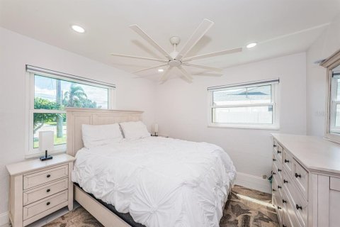 Casa en venta en Saint Petersburg, Florida, 4 dormitorios, 266.72 m2 № 2388215 - foto 29