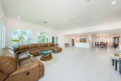 Casa en venta en Saint Petersburg, Florida, 4 dormitorios, 266.72 m2 № 2388215 - foto 13