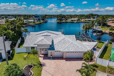 Casa en venta en Saint Petersburg, Florida, 4 dormitorios, 266.72 m2 № 2388215 - foto 2