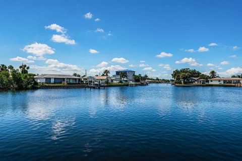 Casa en venta en Saint Petersburg, Florida, 4 dormitorios, 266.72 m2 № 2388215 - foto 4