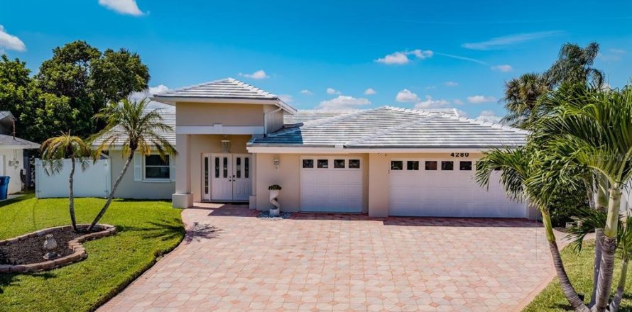 Casa en Saint Petersburg, Florida 4 dormitorios, 266.72 m2 № 2388215