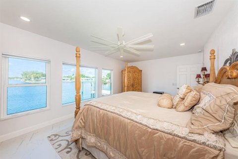 Casa en venta en Saint Petersburg, Florida, 4 dormitorios, 266.72 m2 № 2388215 - foto 18