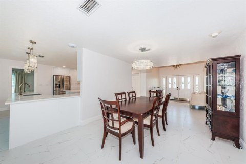 Casa en venta en Saint Petersburg, Florida, 4 dormitorios, 266.72 m2 № 2388215 - foto 9