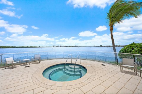 Condominio en venta en North Palm Beach, Florida, 2 dormitorios, 227.42 m2 № 2179616 - foto 18