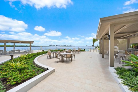 Condominio en venta en North Palm Beach, Florida, 2 dormitorios, 227.42 m2 № 2179616 - foto 19