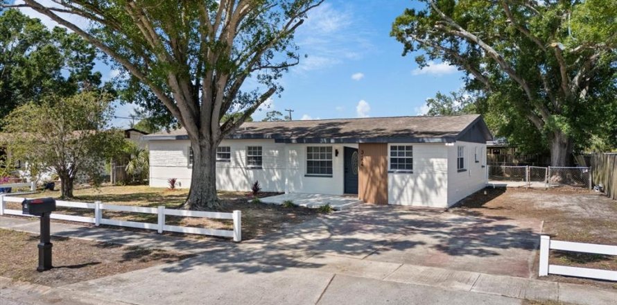 Villa ou maison à Oldsmar, Floride 4 chambres, 119.66 m2 № 2148226