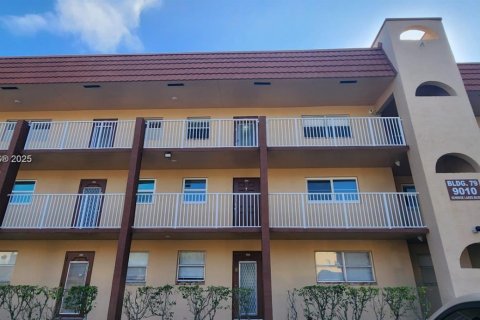 Condo in Sunrise, Florida, 2 bedrooms  № 1727194 - photo 1