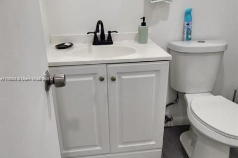 Condo in Sunrise, Florida, 2 bedrooms  № 1727194 - photo 14
