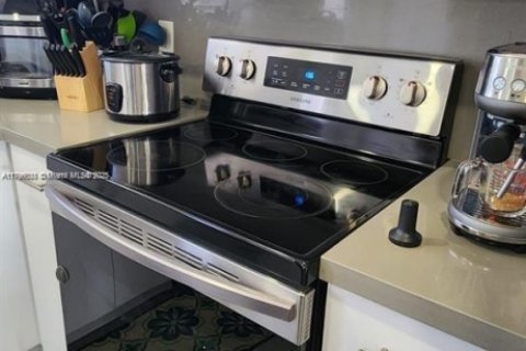 Condo in Sunrise, Florida, 2 bedrooms  № 1727194 - photo 4