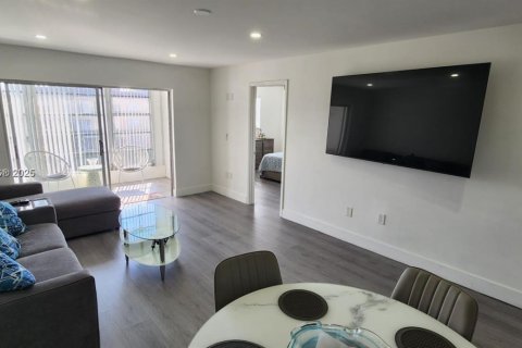 Condo in Sunrise, Florida, 2 bedrooms  № 1727194 - photo 11