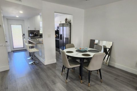 Condo in Sunrise, Florida, 2 bedrooms  № 1727194 - photo 3