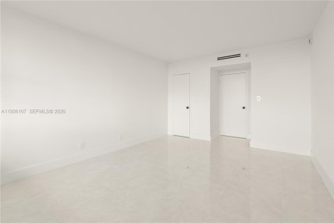 Copropriété à louer à Hallandale Beach, Floride: 1 chambre, 68.84 m2 № 1995886 - photo 18
